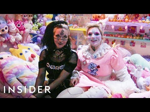 Best Friends Have Completely Opposite Styles: Goth And Lolita