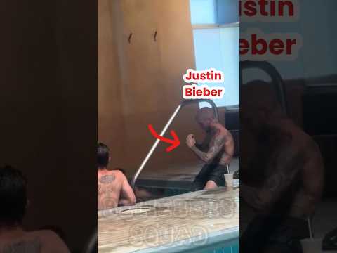 Justin Bieber makes a heart with his hands for a fan and treats him very kindly #justinbieber