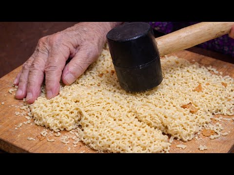 라면을 진짜 이렇게 판다고?! 기발한 비법으로 손님 폭주하는 할머니 노포 Korean street food