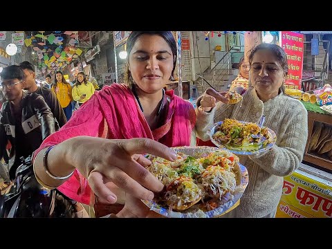 Sharing my Chaat with locals in Sarafa Bazaar 🇮🇳