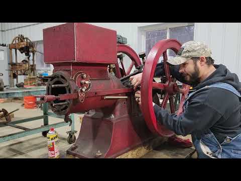 UN-RESTORING an old HIT MISS ENGINE with OVEN CLEANER?!?!?!