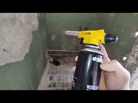 Часть-15  Работы в санузле! Обзор. Демонтаж. Снятие мела и краски +  новый водопровод и канализация.