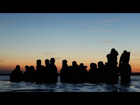 Citizens sabotage migrants trying to cross the English Channel