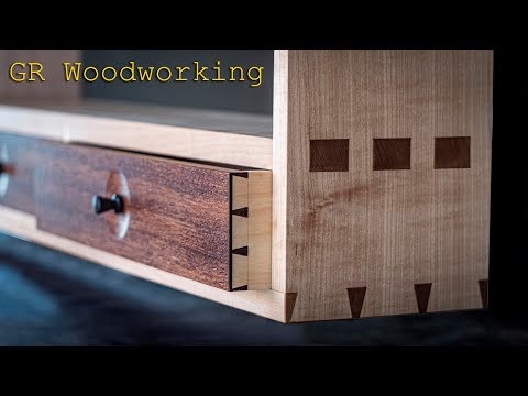 Maple and mahogany Bookshelf making