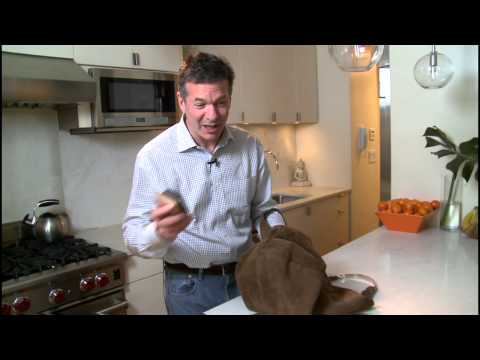 DIY: Clean Designer Leather Handbag or Purse at Home - Tips From Professional Cleaner HD Res