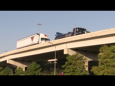 Deadly 18-wheeler crash shuts down Eastex Freeway in Downtown Houston