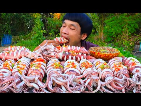 ปลาหมึกไข่น้ำจิ้มซีฟู๊ดสูตรเด็ดแกล้มผักสดแซ่บคักอีหลีครับพี่น้องMUKBANG EATING SHOW/โก้อีสานพาแดก