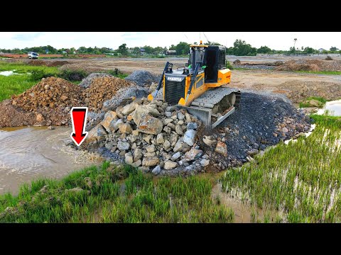 Machines DH17C3 Perfectly Pushes or Digs soil Using a drill, Pushes Rocks, Forestry Work,and Debris