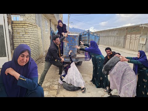 نمادZainab as a symbol of resistance against the oppression of Ashraf and the second woman