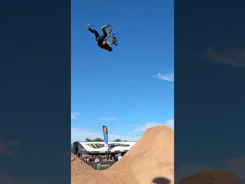 @RyanWilliamsYoutube throwing down