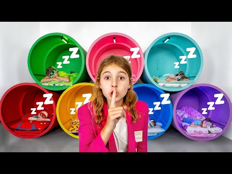 Superheroes 7 Colors Capsule Hotel! 🌈🏨 Maria’s Adventure in Hero Worlds