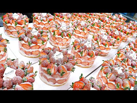 Amazing Strawberry Cake This cake makes my Christmas happy - Korean Food