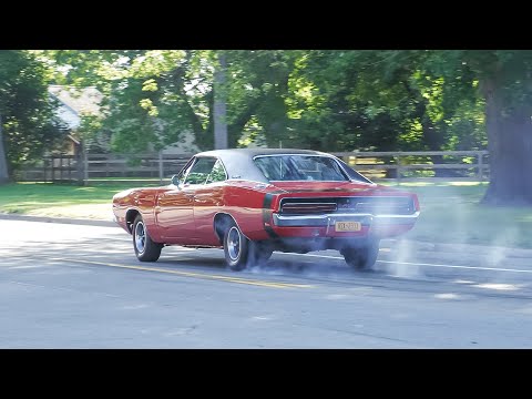 Muscle Cars & Classic Cars Accelerating & Doing Burnouts Leaving a Car Show! | Olcott Beach 2025
