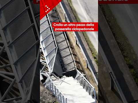 Crolla un altro pezzo della passerella ciclopedonale a Crotta d'Adda