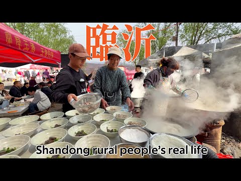Real life of ordinary people at rural market in Shandong, China
