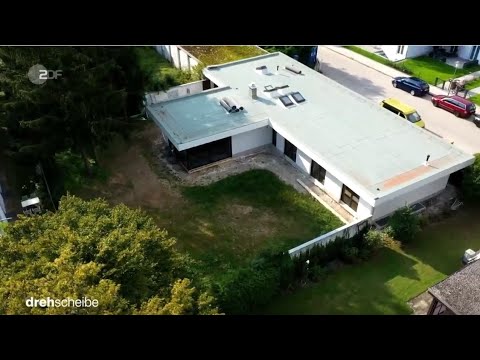 Moderner Naturpool in Terasse integriert