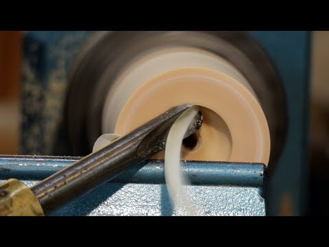 Richard Raffan on back-hollowing into endgrain