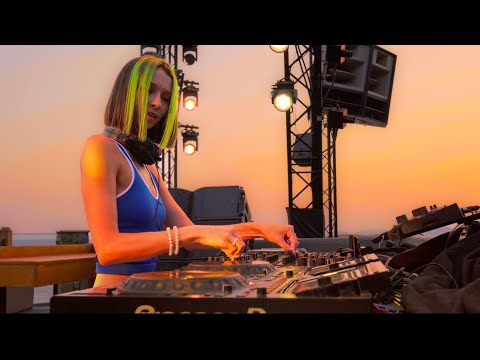 Miss Monique, P.O.U, Susie Ledge - Million Miles Away [Siona Records]