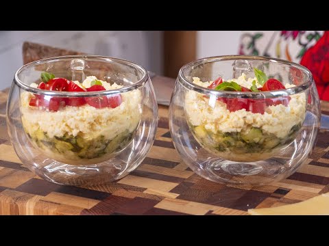 Этот салат есть на каждом праздничном столе. Тот самый советский салат из сыра.