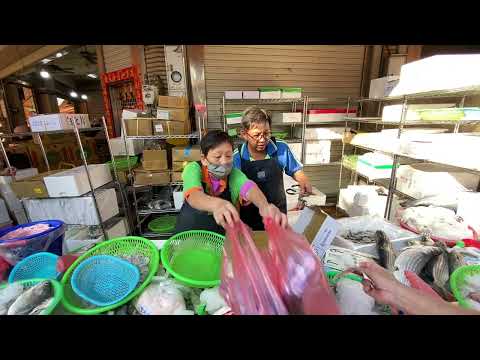 Xiao Ji Seafood Stall (Saturdays & Sundays): No. 82, Section 4, Liuchuan West Road, North Distric...