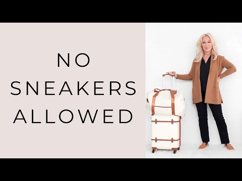 Classy Christmas Travel Outfits for Women Over 40: NO SNEAKERS ALLOWED!