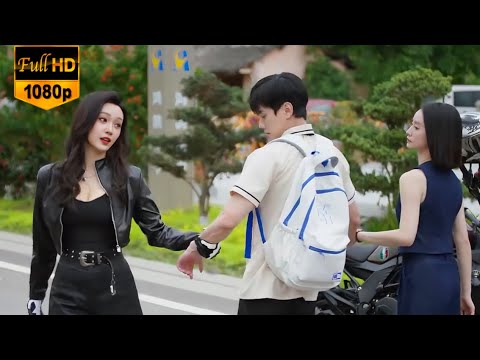 Five Extraordinary Beauties Are Infatuated with Him: The Gang Boss's Romantic Revenge!