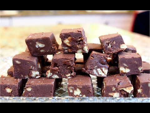 Easy and Delicious 5 Ingredient Dark Chocolate Fudge