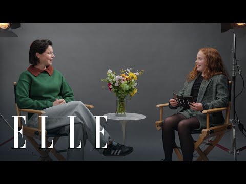 Jessie Buckley Reflects on Karaoke, Motherhood, and 'Hamnet' | Tiny Talks | ELLE