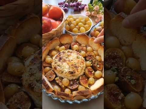 Baked Camembert with Figs and Honey! Easy Gourmet Appetizer 👌#shorts