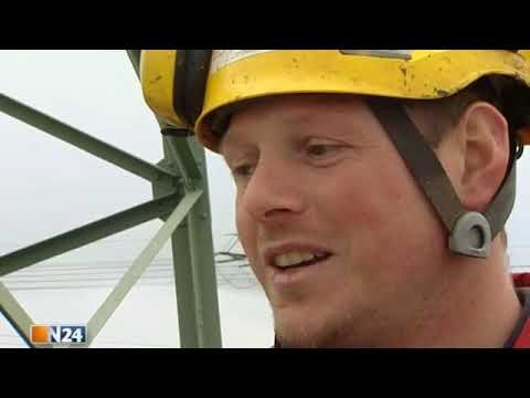 Wie werden Hochspannungsmasten gebaut?