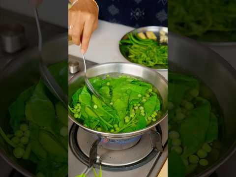 Matar aur palak ki amazing recipe 🤩 | matar palak masala poori | #shorts | Kabitaskitchen