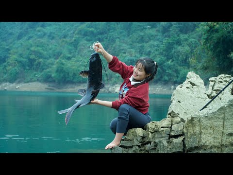 Night Fishing Alone on the Lake – Hunting Giant Fish with Nets