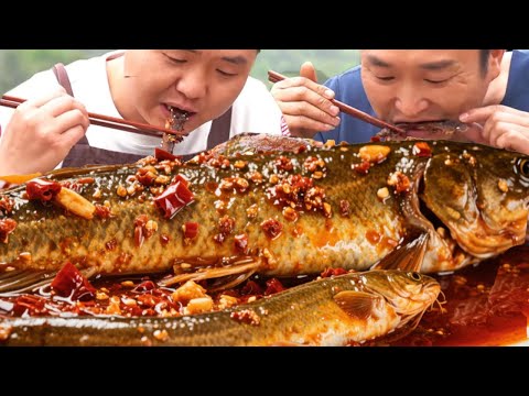 Catch 3 catties of eels  the second brother stir-fries them with dry heat  a big plate full  spicy