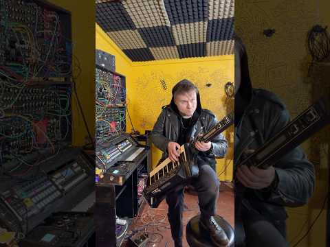 BUT MUM THATS NOT MATT BELLAMY 😭 ITS NOT EVEN A GUITAR #shorts #guitar