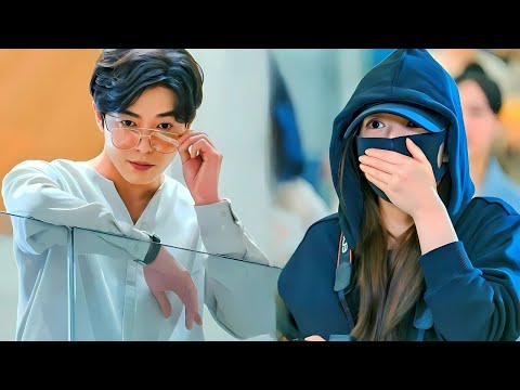 The Most Famous Actor Falls in Love With an Ordinary Girl