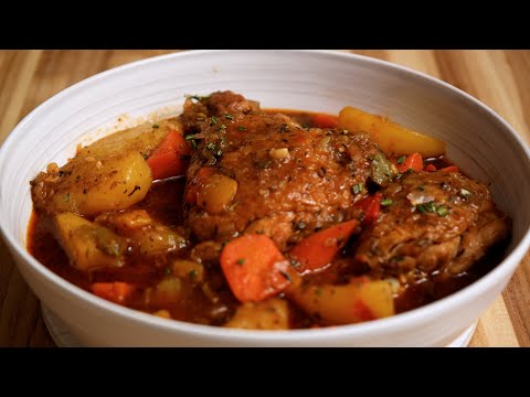 This Chicken Stew with Mediterranean Flavors is comforting and warms Your Tummy!! | Chicken Paprika