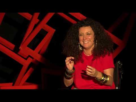 Γεμίζοντας το κενό με χιούμορ | Katerina Vrana | TEDxAUEB