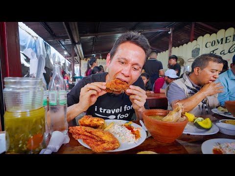 $2 Guatemalan Street Food 🍗  Fried Chicken at Biggest Market in Central America!!