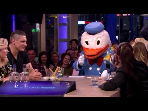Jan-Jaap regelt de perfecte gesprekstafel voor Geert Wilders - RTL LATE NIGHT