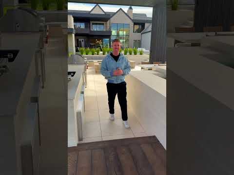 Stop putting everything on one level! ✋🏽 #landscapedesign #backyard #pool #outdoordesign