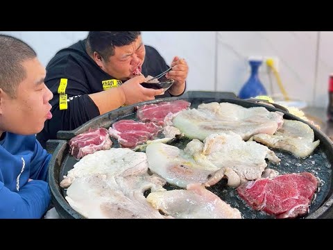 5 catties of beef, 5 catties of pork and five flowers, monkey brother simply and roughly eat some b