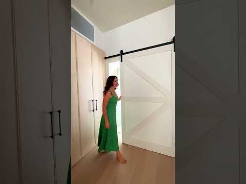 Let Bonnie and her green dress take you on a quick door tour around the house 😜🙃 Doors |