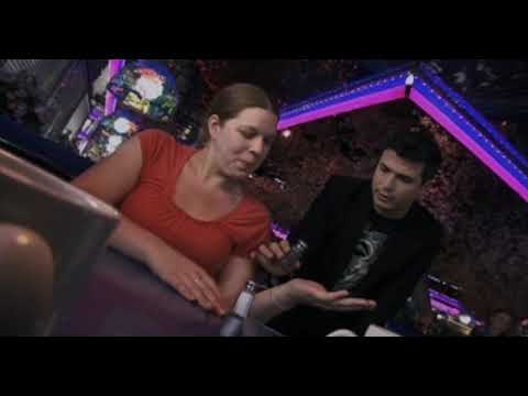 Asi Wind performs an incredible trick with salt and pepper