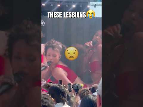 LARA- MANON?! ON THE LOLLAPALOOZA STAGE!?🤨😧 #katseye #shorts #katseyemanon #katseyelara