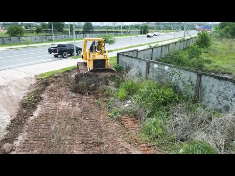 Starting Move On Stones Task Filling Up On Huge Size Using Team Heavy Bulldozers And Dump Trucks 25T