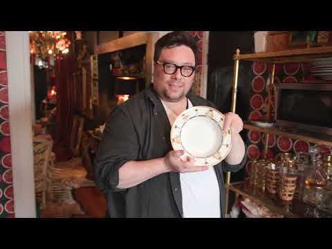 HOUSE TOUR | Inside a Maximalist and Moody 600 Square-Foot NYC Apartment