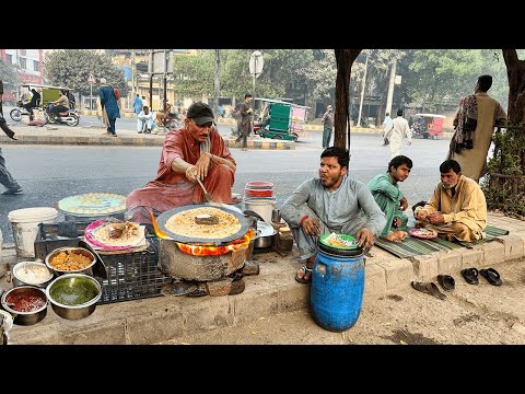 VIRAL DESI BREAKFAST! 🤤 RS 70/- ALOO PARATHA SAAG MAKHAN | LAHORE FOOD SECRETS