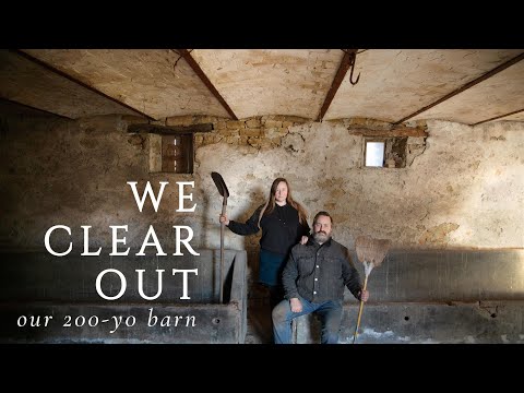 #28 Clearing out our abandoned barn - Italian stone house renovation