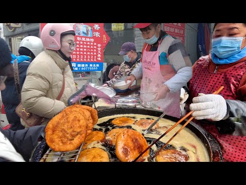 中國江蘇宿遷南關街早市 蘇北特色早點 露天美食攤位吃不夠的傳統美味早餐,小魚豆腐 醬豆炒雞蛋 熥煎餅 辣湯 手工湯包