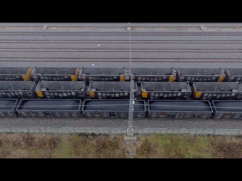 China tests world's first 35,000-ton multi-unit hook-free train